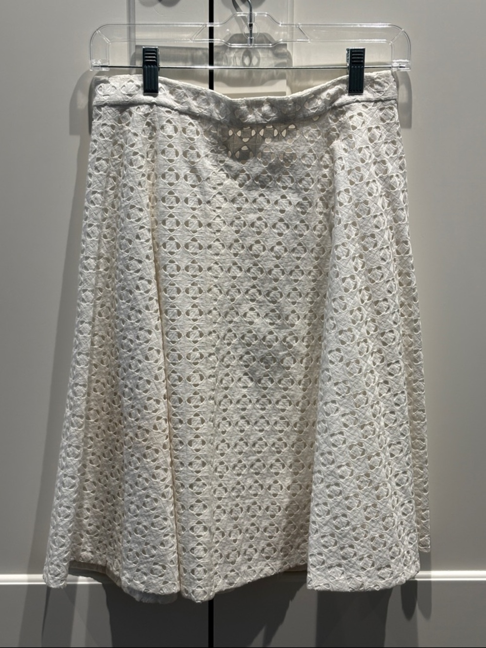 Ann Taylor Petite Women's White Lace A-Line Skirt. Size 4 P